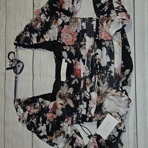 ASTR the Label Women's Erica Floral Ruched Long Sleeve Top Black Size S NWT